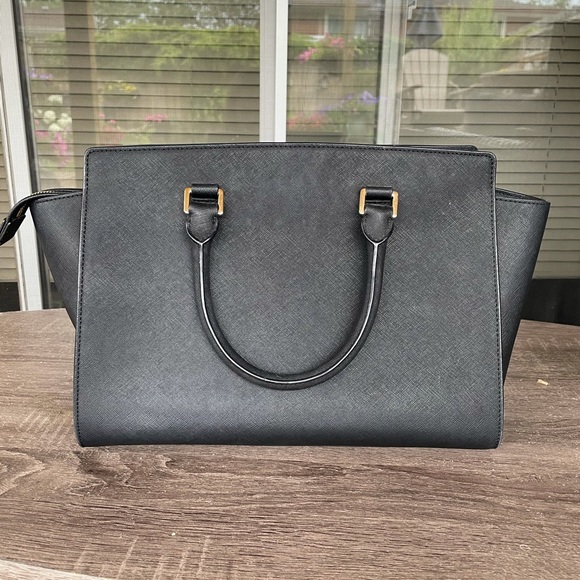 Michael Kors Tote Bag - Picture 2 of 8